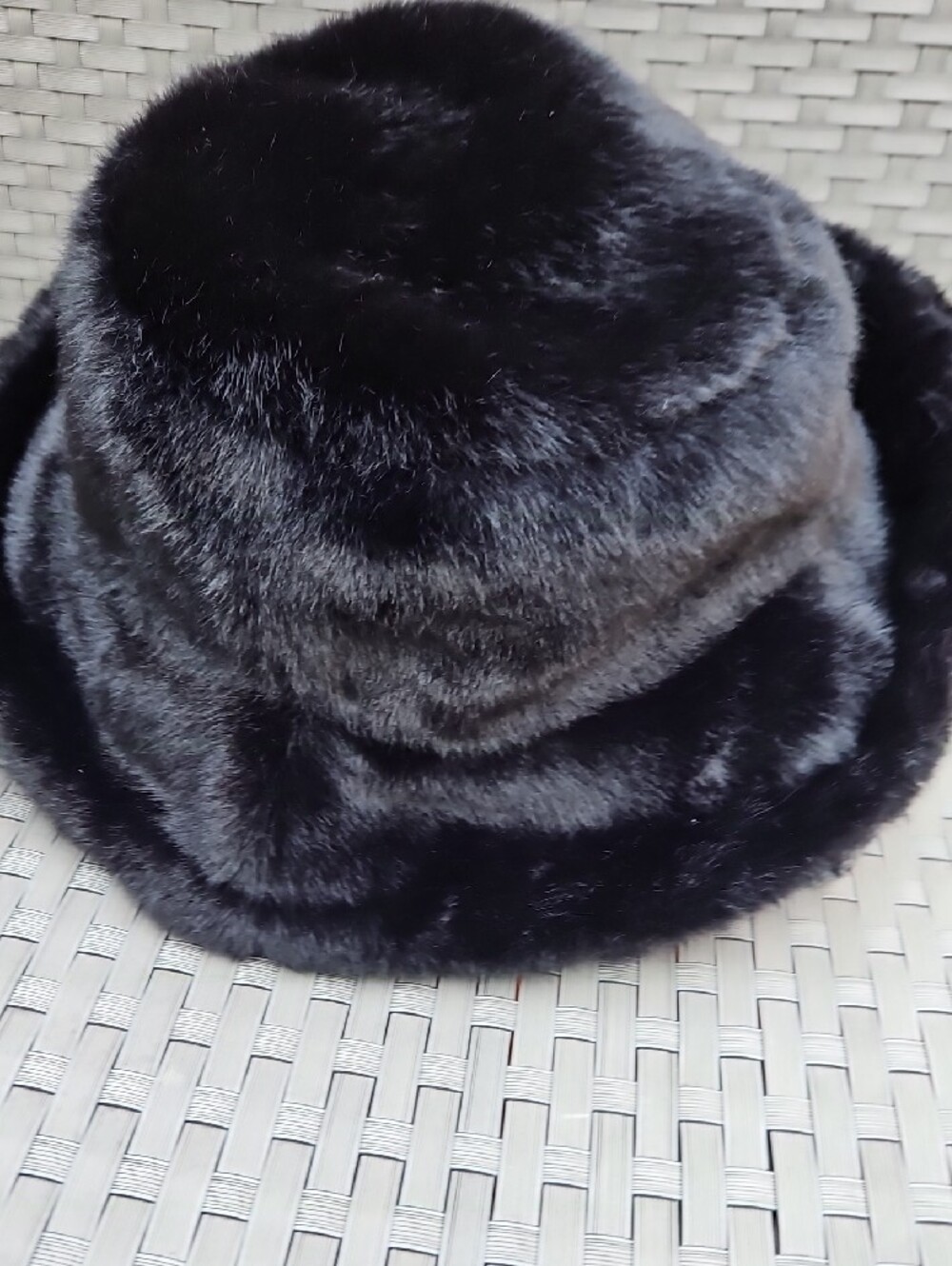 NWOT ASOS Design Black Faux Fur Roll Back Bucket Hat Size M-L - Picture 10 of 16